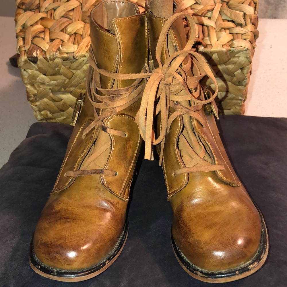 Heeled booties - Picture 2 of 3